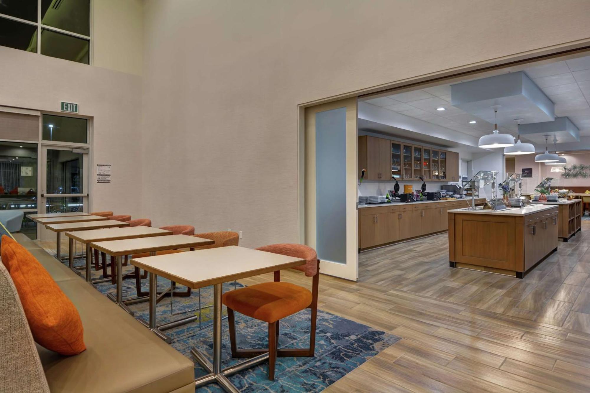 Homewood By Hilton Eastlake Hotel